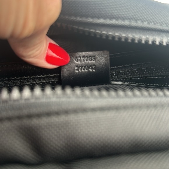 Gucci Embroidered Tiger Waste Bag Like New - Picture 10 of 12